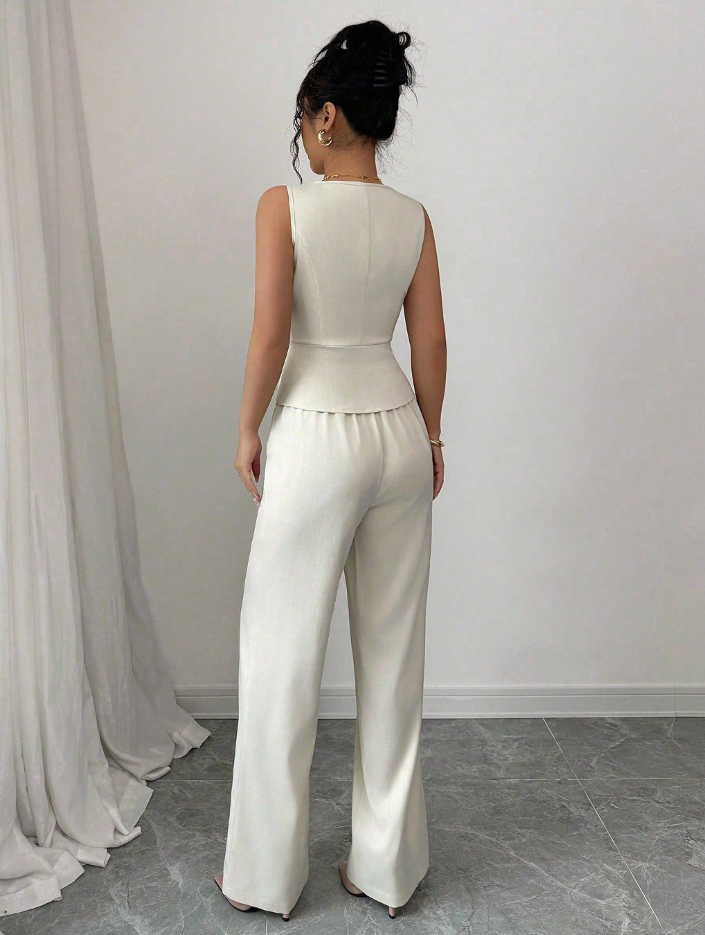 Elegant sleeveless vest and trouser set