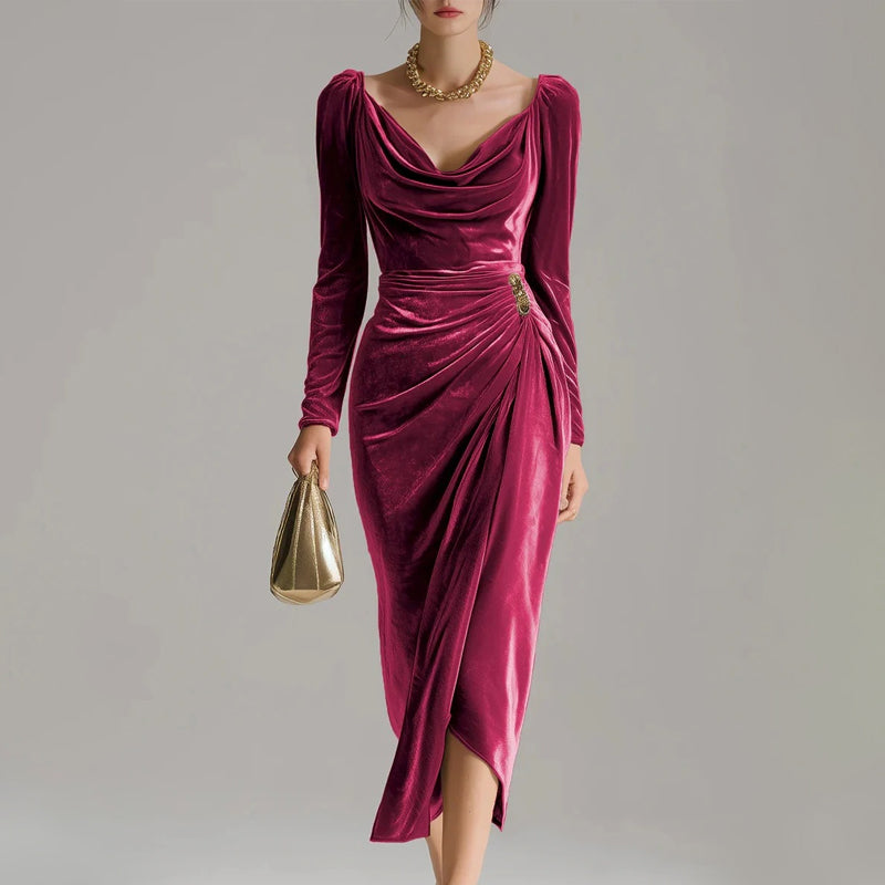 Long-sleeved dress with a collar, gathered and with a slit